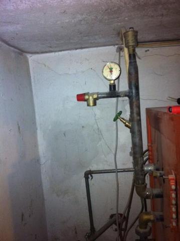 Warmwasser Ablassen Bei Zentralheizung Fur Umwalzpumpentausch Wasser Heizung Heizungsanlage