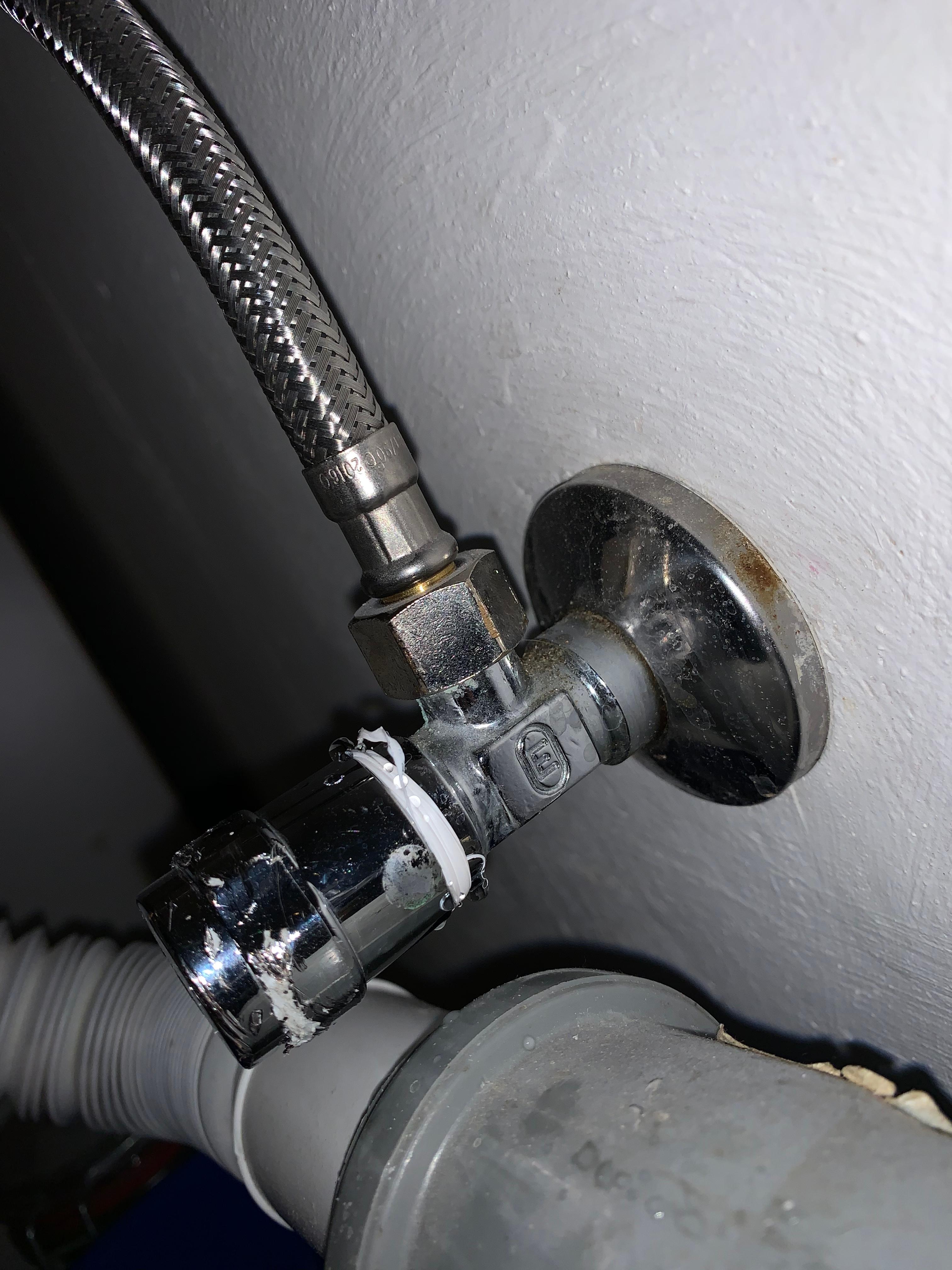 Warmwasser Ventil tropft, was muss ich tun? (Haushalt, Handwerk, Sanitär)