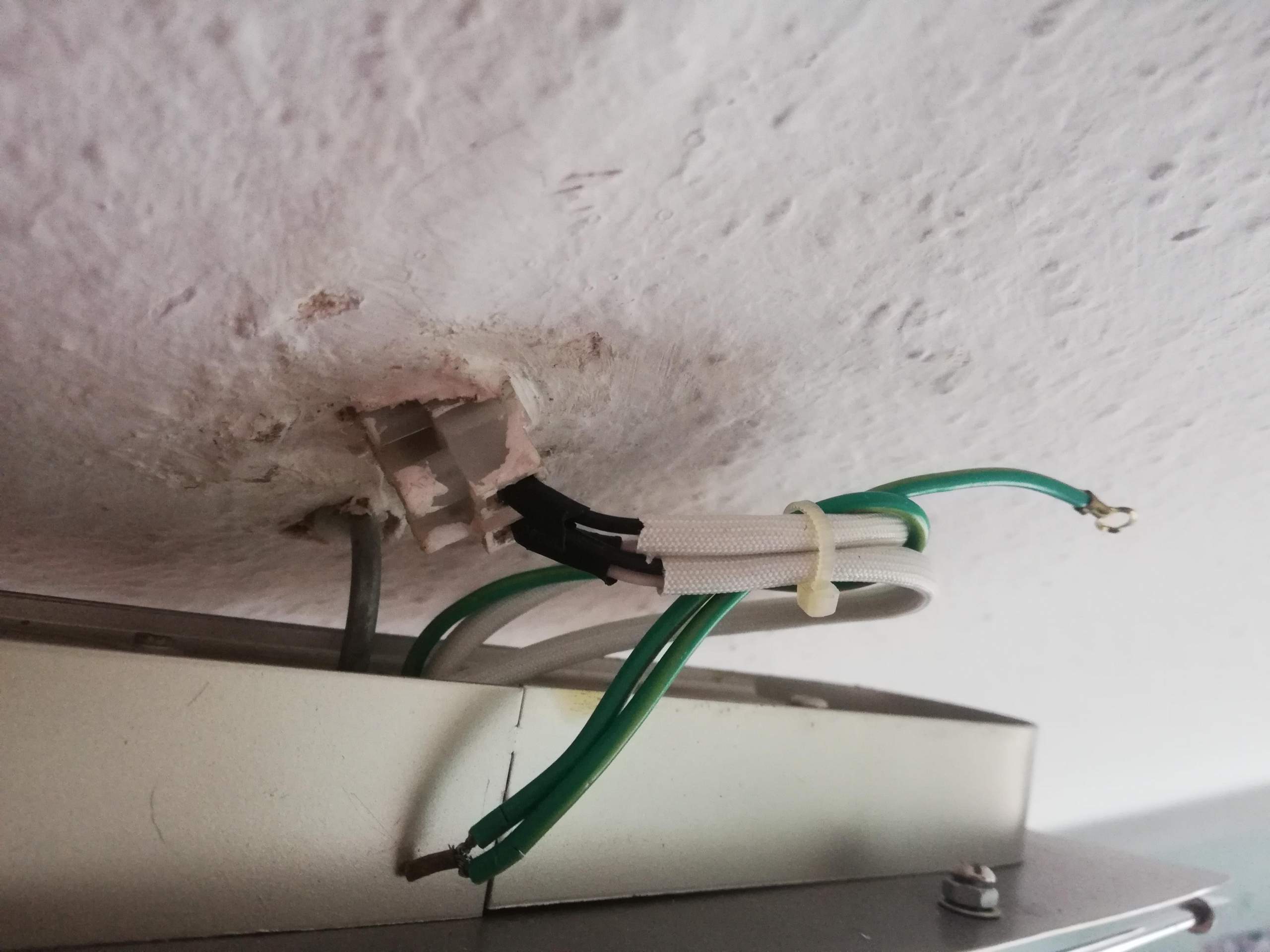 Lampe Blinkt Nach Einschalten