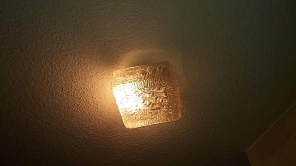 Warum brennen alle paar Monate meine Energiesparlampen nur auf dem WC durch?