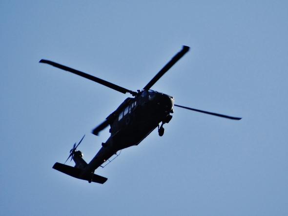 einen mit 30fachem zoom - (Krieg, Militär, Helikopter)