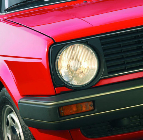 Warum Haben Alte Autos Meist Gelb Leuchtende Scheinwerfer Technik Auto Licht