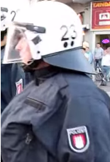Weißer Helm - (Polizei, Demonstration)