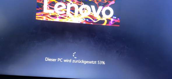 Warum hängt mein Lenovo Laptop beim Zurücksetzen bei 53%?