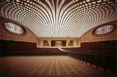 Warum hat der Vatikan die Audienzhalle wie eine Schlange designt?