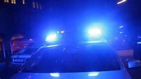 Warum hat die US Polizei Rot und Blaue Blaulichter und wir in Österreich  und in Deutschland keine sondern nur Blaue? (Blaulicht)