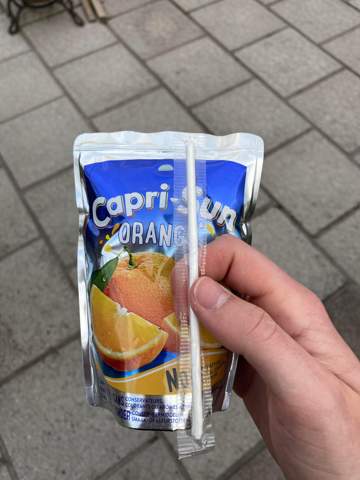 Warum ist der neue Papierstrohhalm in Plastik eingepackt - Capri-Sun?