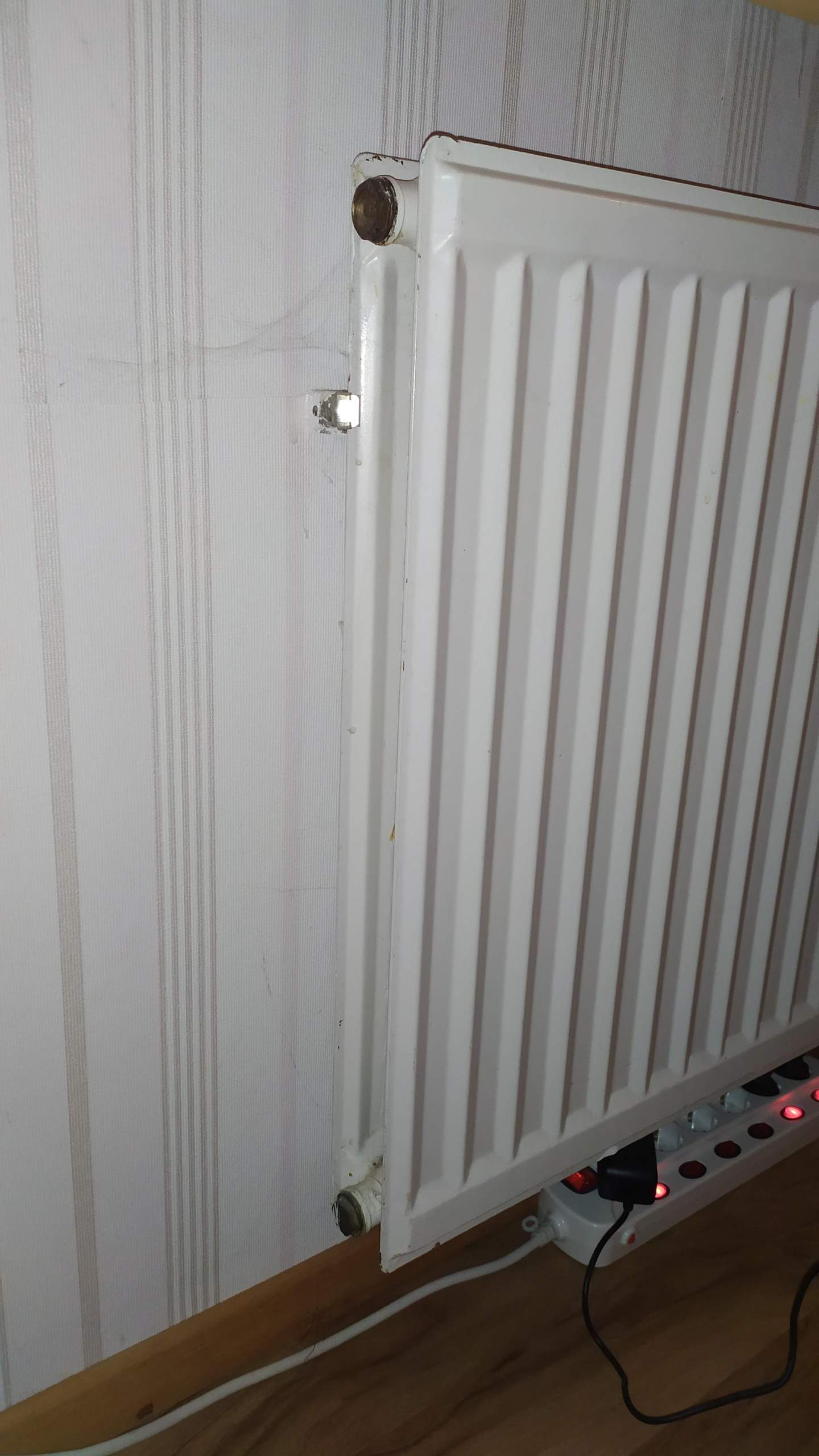 Heizkörper Nur Oben Warm Rücklauf Kalt Warum ist die Heizung nur am Stellrad warm und der restliche Bereich