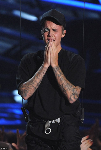 - (Musik, Justin Bieber)