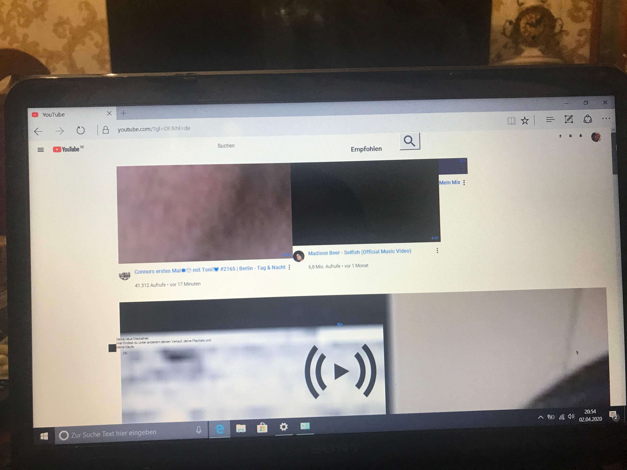 Warum ist mein YouTube auf mein Laptop so verzerrt? (Computer)
