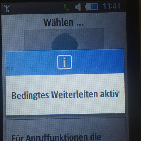 Das kommt wenn er versucht jemanden anzurufen - (Handy, Technik, elektronisch)
