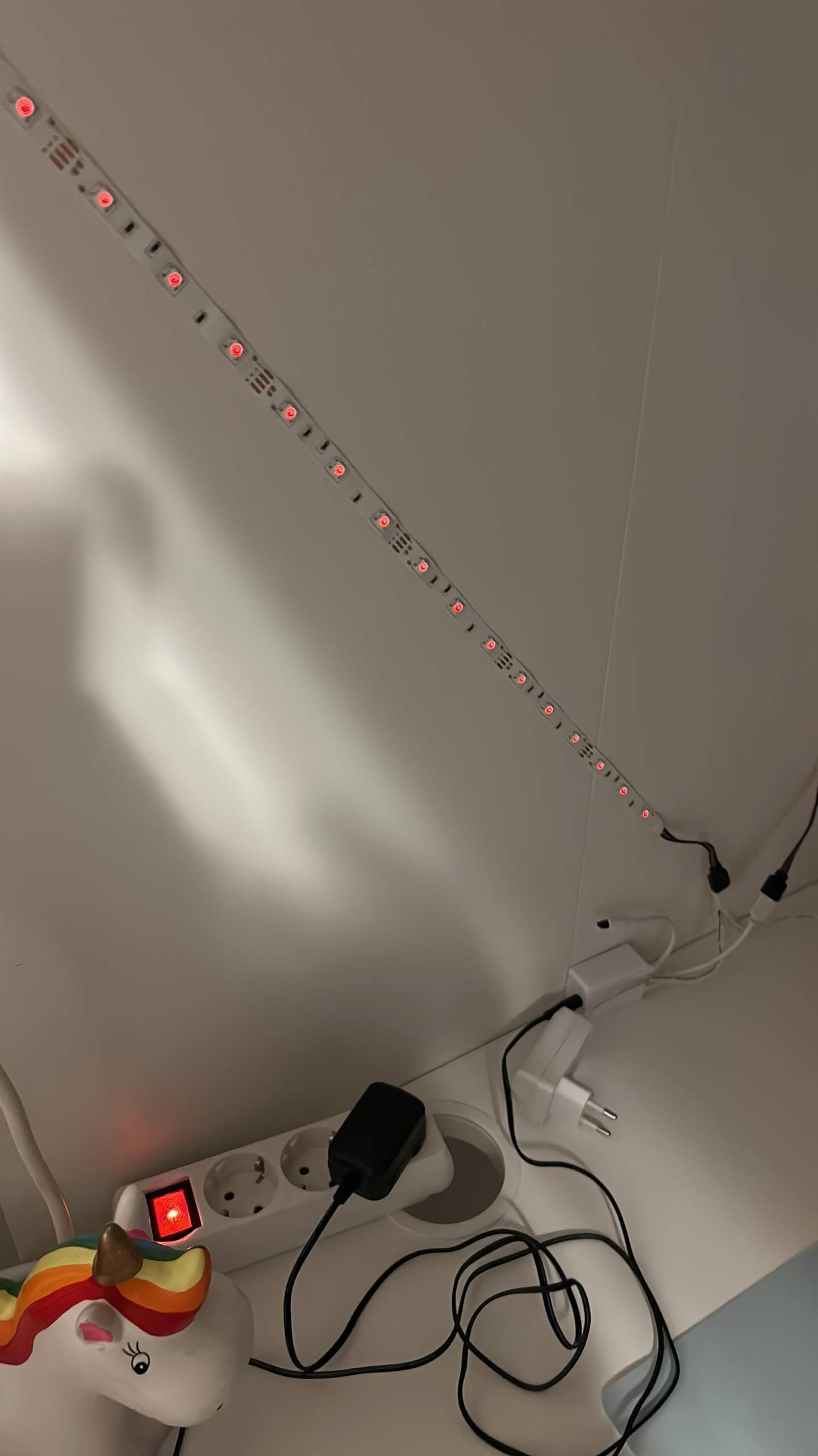 LED-Streifen leuchtet nach dem Ausschalten weiter? (Computer, Technik,  Technologie)