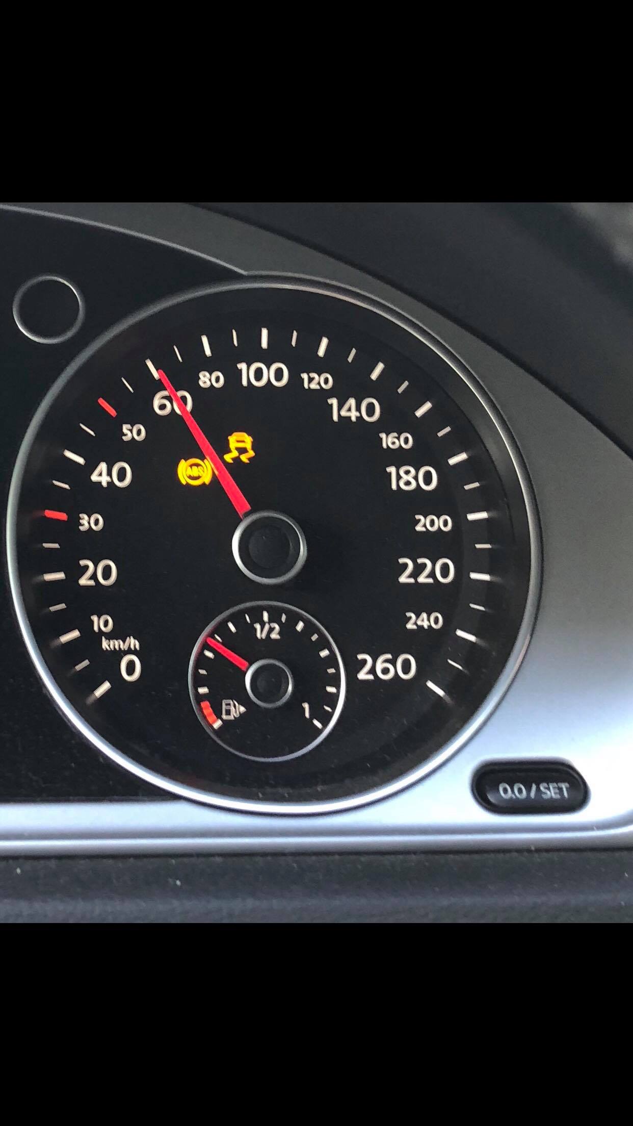 Warum leuchtet die Abs und die “andere” Lampe? (Auto, KFZ, Autoreparatur)