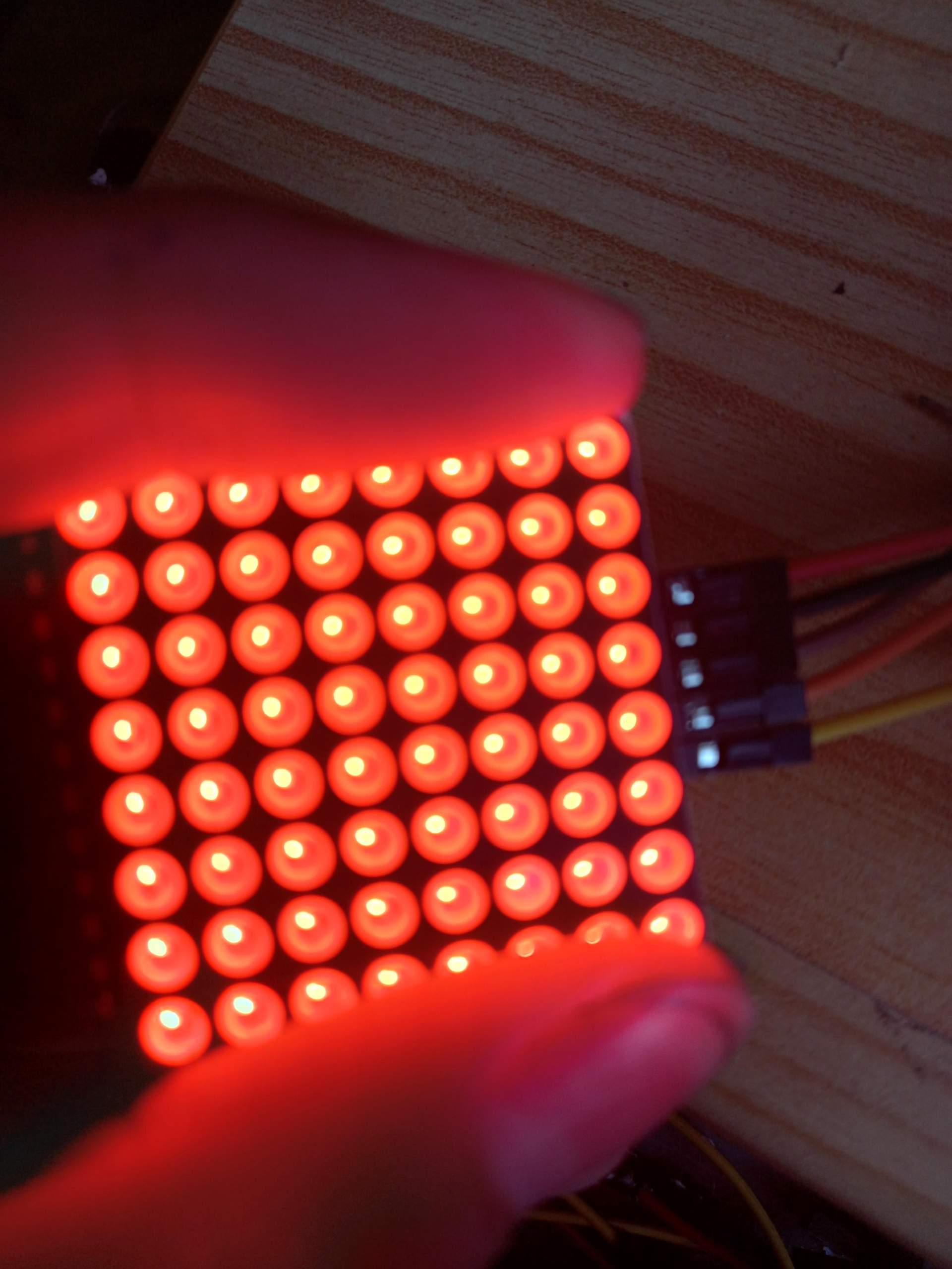 Warum leuchtet mein 8x8 Matrix display für den Arduino komplett rot ...