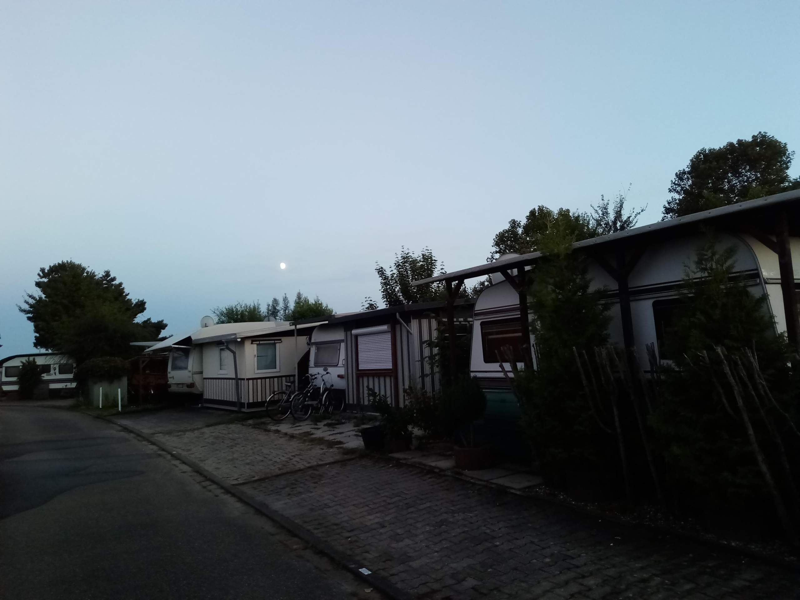 Campen Warum müssen Dauercamper einen Campingwagen auf ihr Grundstück stellen ...