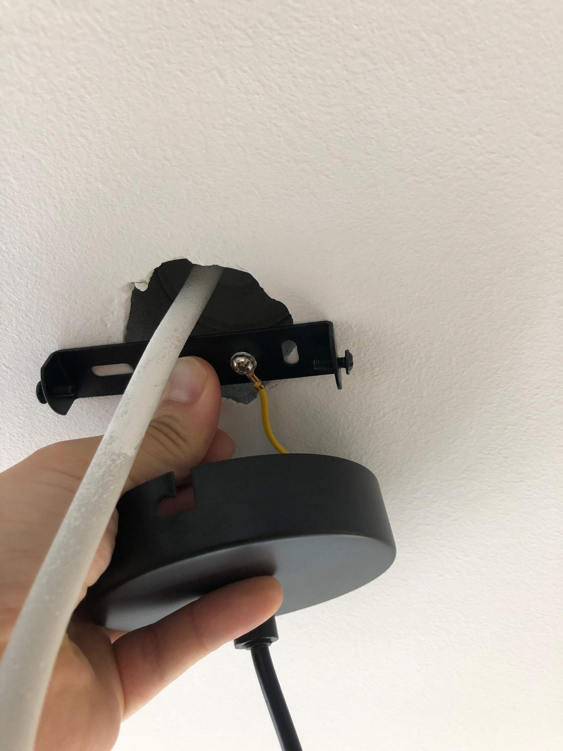 Warum sind beim Neubau so große Löcher in der Decke? (Technik, Elektronik, Elektrik)