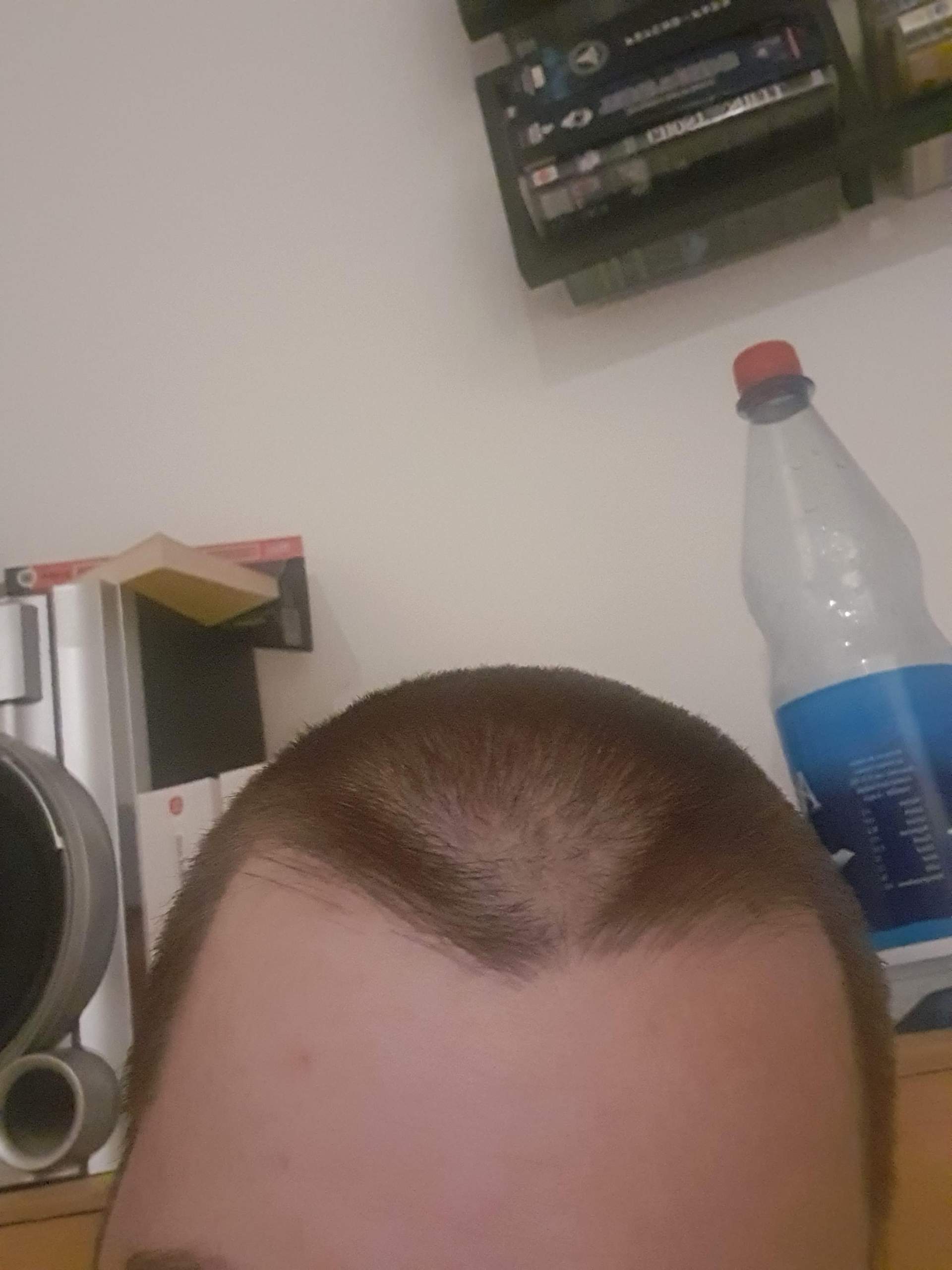 lange haare nach hinten männer