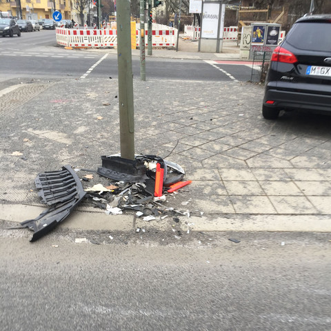 Warum Stehen In Berlin Kaputte Autos Am Strassenrand Auto