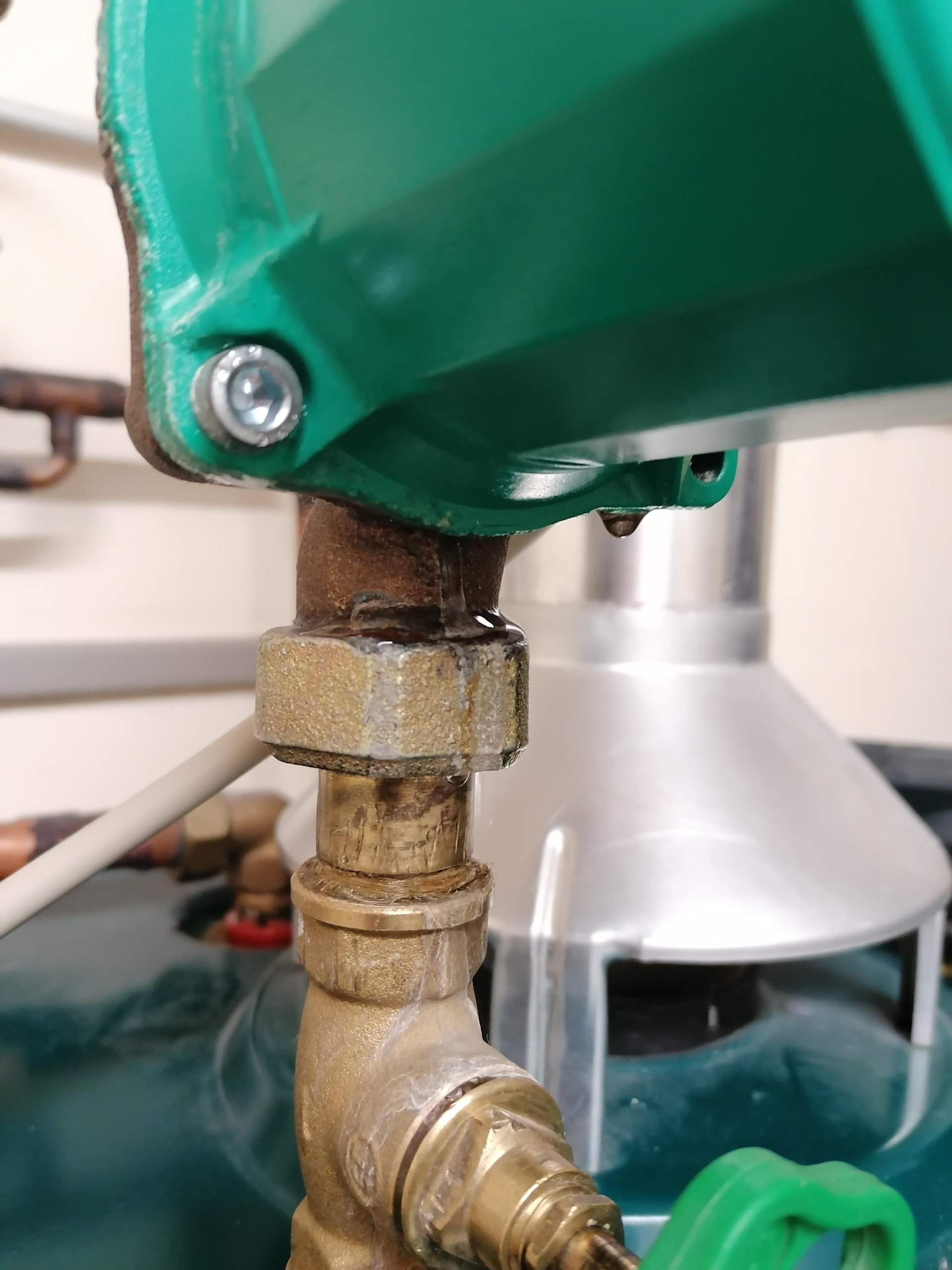 Warum tropft die Pumpe obwohl alle ventile zu sind? (Computer, Technik, Technologie)