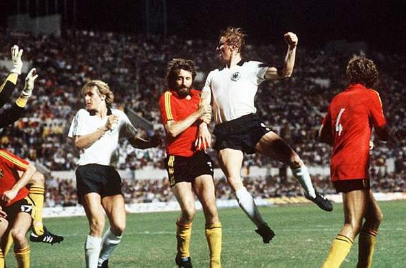 Damals - (Fußball, kurze Hose, keine kurzen)