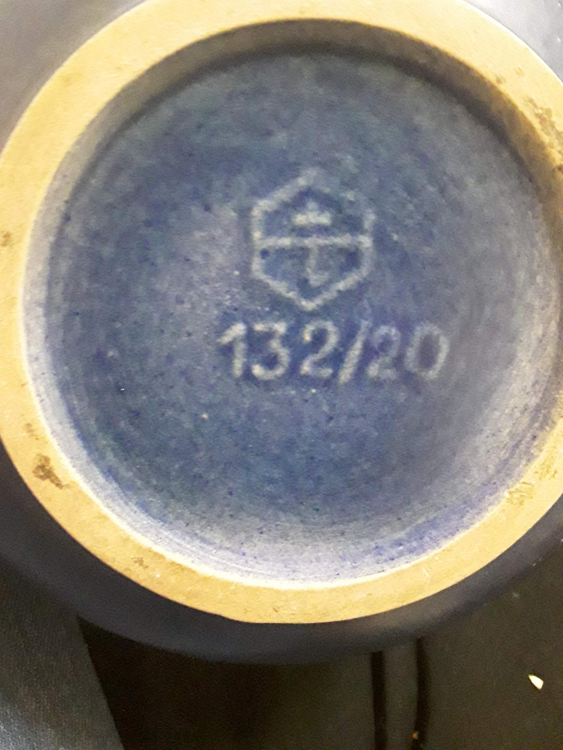 Was bedeuten die Stempel auf dieser Keramik Vase? (Computer, Porzellan)
