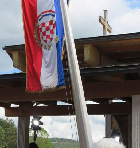Was bedeuten diese Muster auf der Kroatischen Flagge?