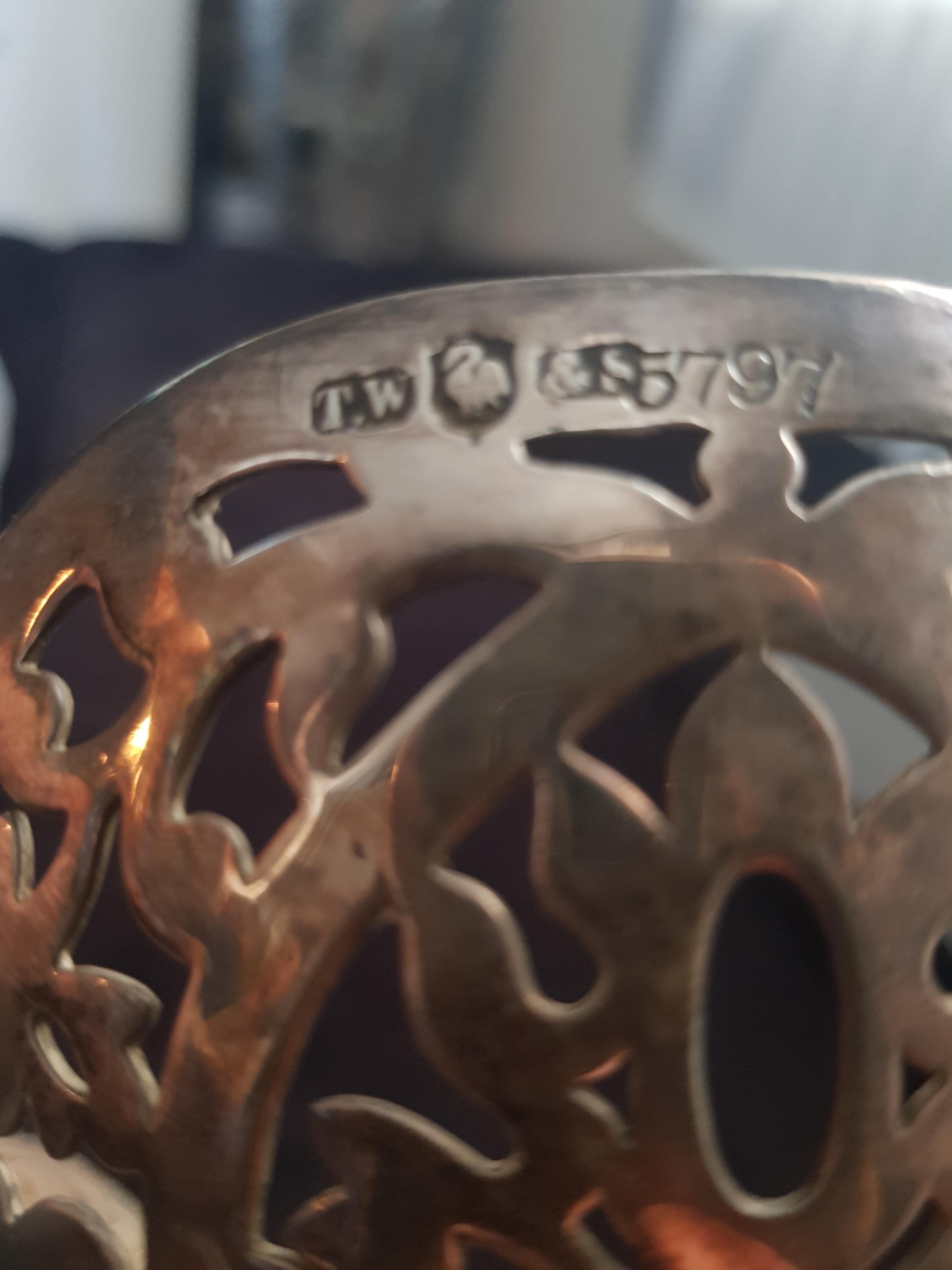 Was bedeuten diese Punzen auf der Schale? (Computer, Silber, Antik)