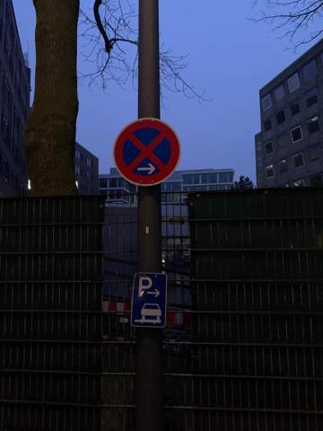 Was bedeutet das Parkschild unter dem Parken-Verboten-Schild?