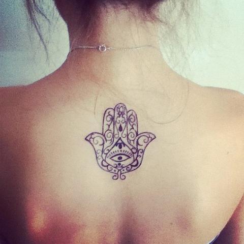 Bedeutung tattoo hand auge mit Schmetterling