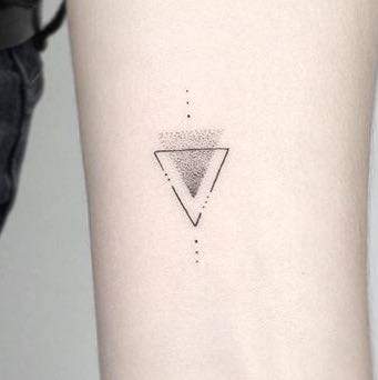 Tattoo bedeutung dreieck mit kreis
