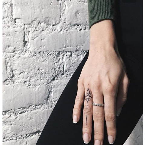 Das tattoo am Finger  - (Bedeutung, Tattoo, Finger)