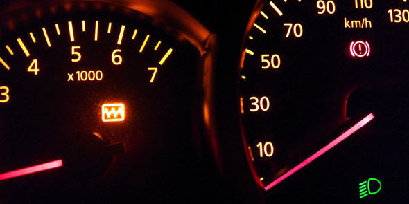 Kontrollleuchten und Warnsignale im Auto: Wenn es plötzlich blinkt und  leuchtet