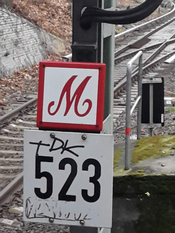 - (Bahn, Bahnhof, S-Bahn)