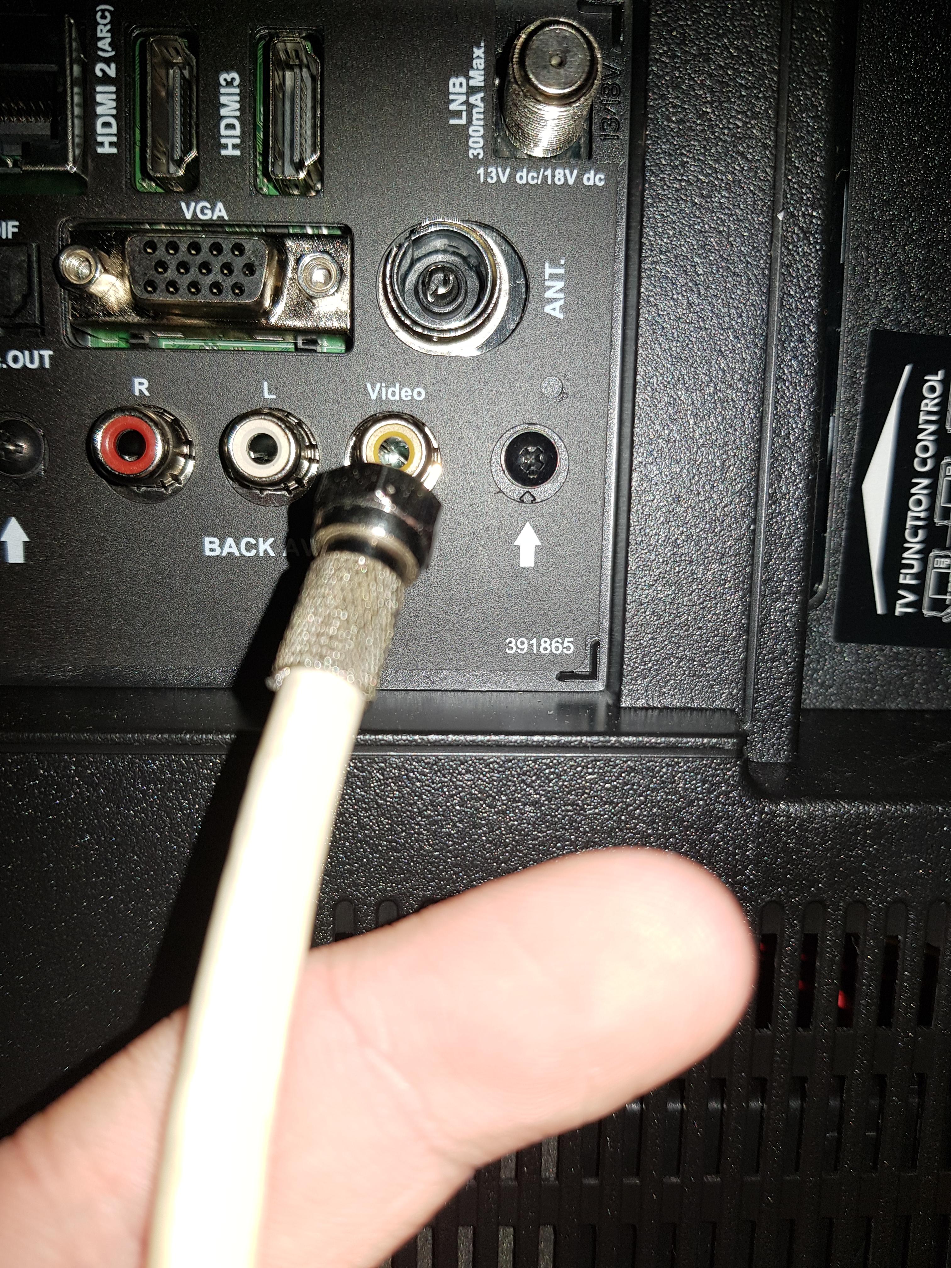 Was brauche ich um unser Antennen Kabel in den Fernseher zu stecken?  (Computer, Technik, Technologie)