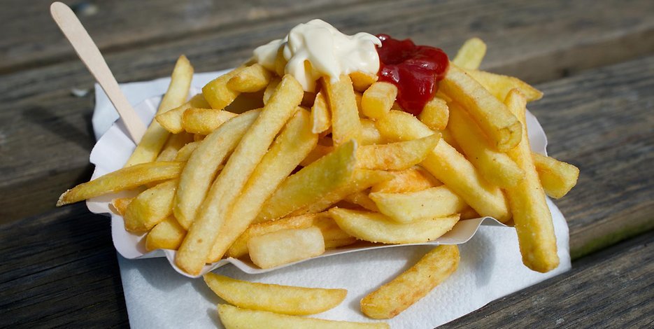 Was darf für euch eine Portion Pommes an der Imbissbude kosten? (essen ...