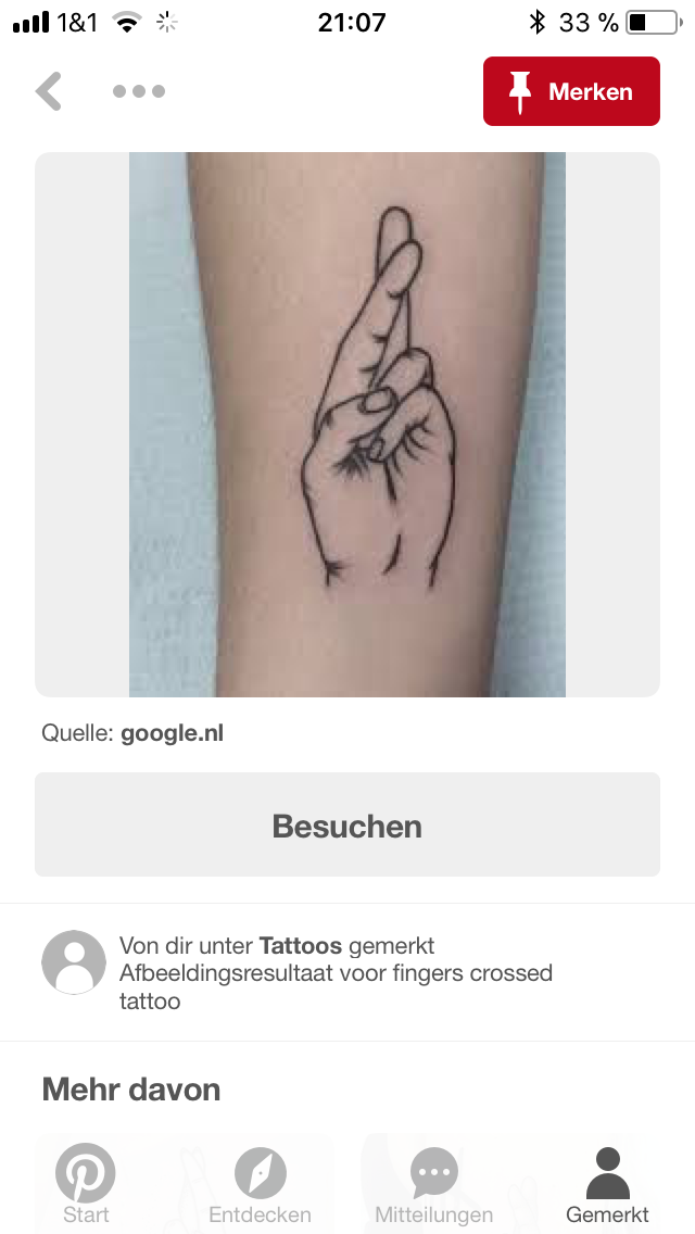 Was für eine Bedeutung kann das überkreutzte Finger Tattoo haben?