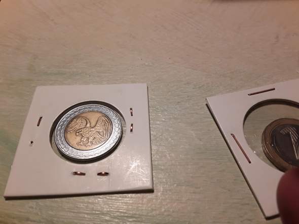 Was für eine Münze ist das? Sieht aus wie 2 Euro, hat aber ...