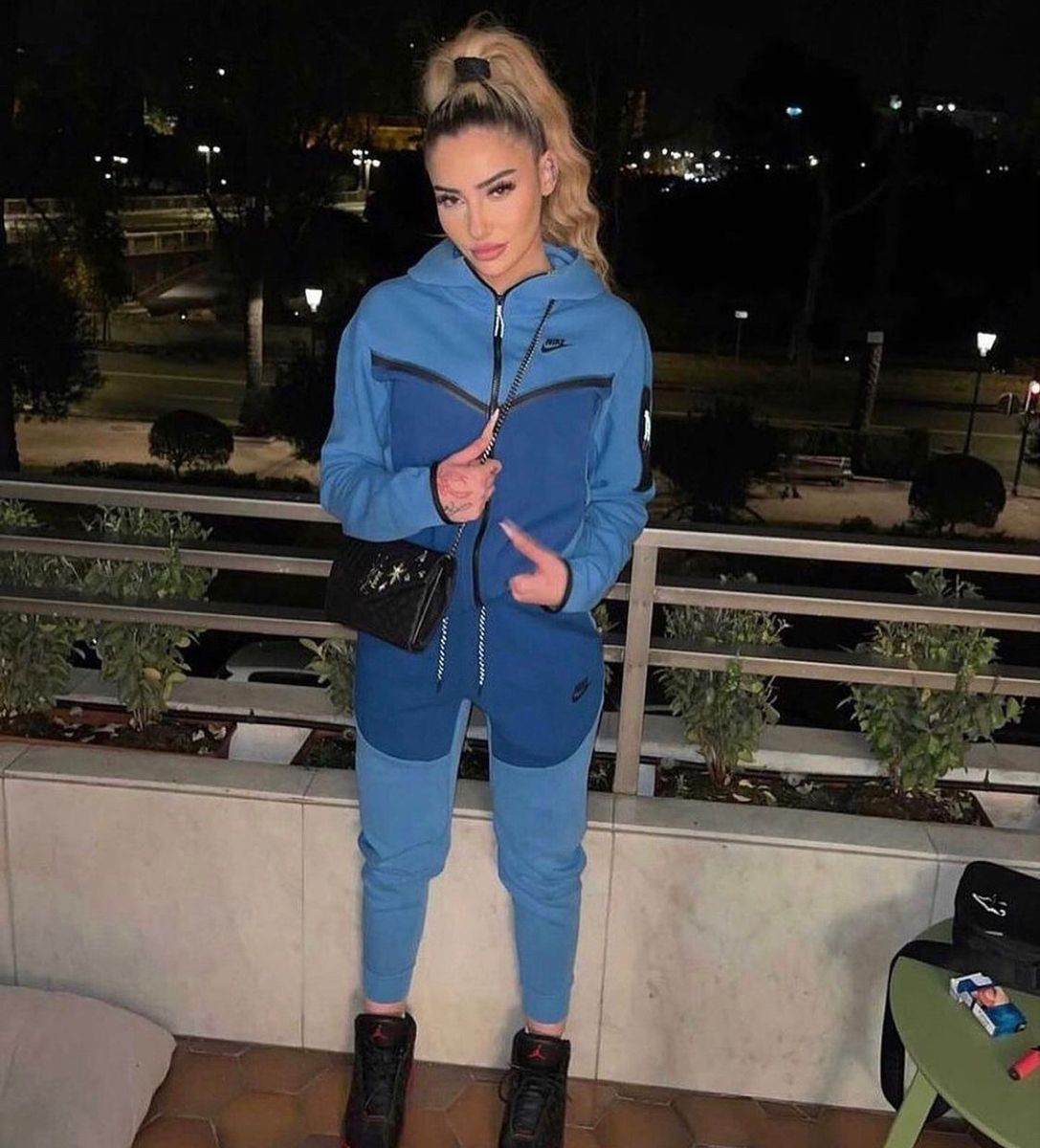 Was hält ihr von solchen Mädchen? (Frauen, Jungs, Männer)