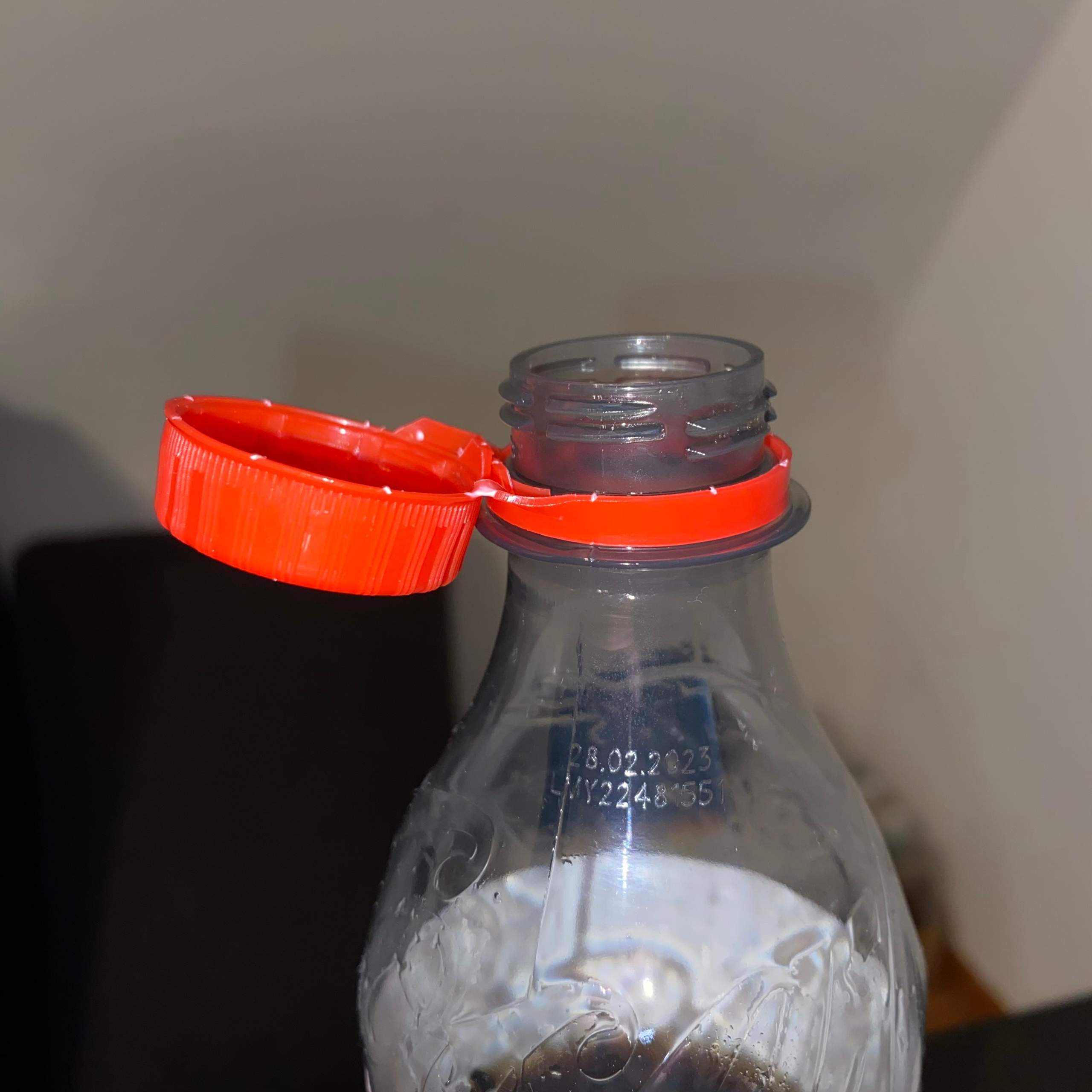 PET Flaschen Deckel: Warum kann ich bei Plastikflaschen nicht mehr