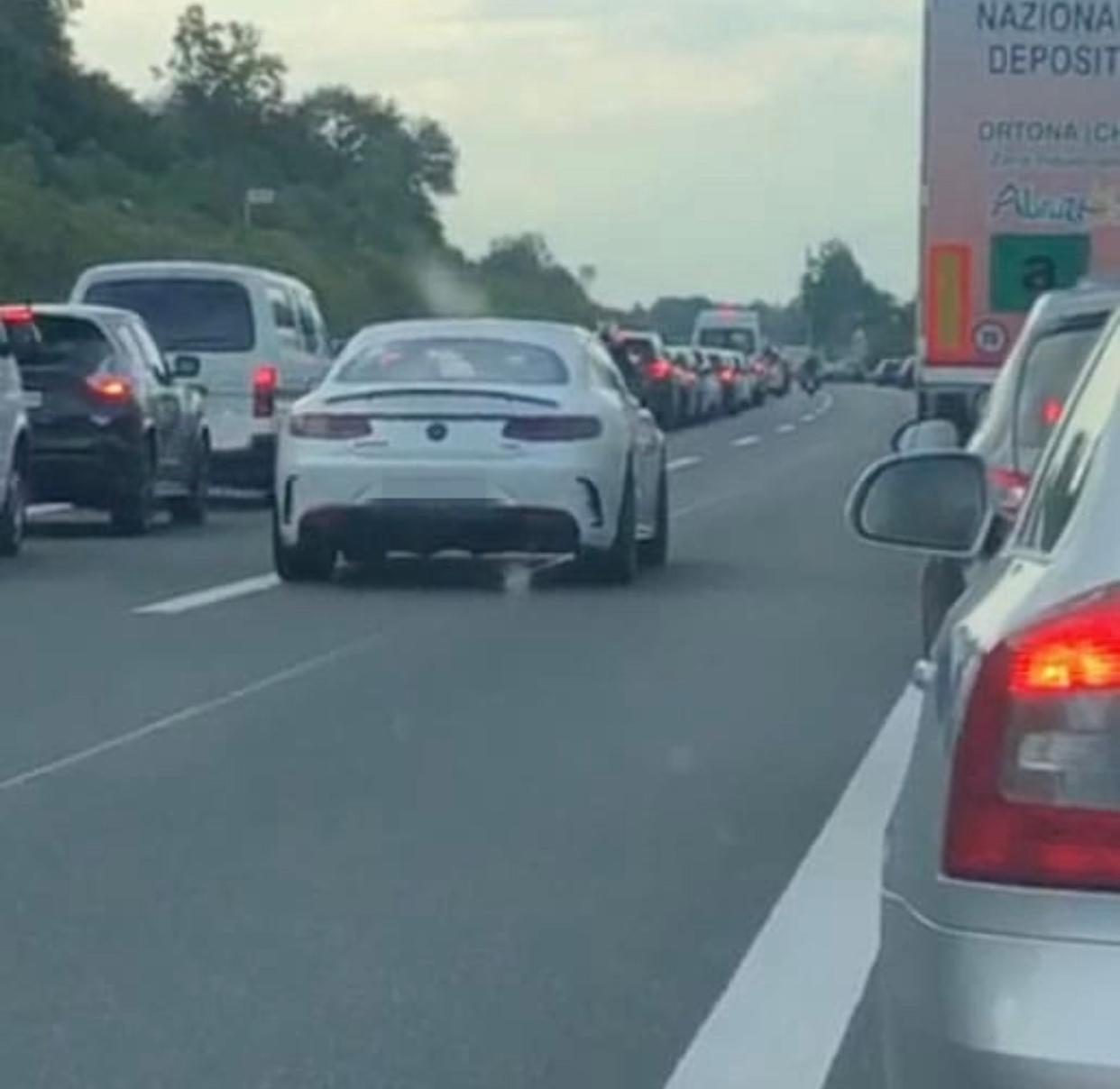 darf ein fahrrad ein auto rechts überholen