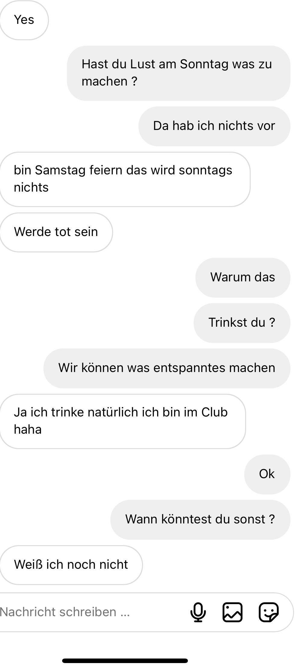Was haltet ihr von so ein Mädchen irgendwie traurig? (Frauen, Jungs