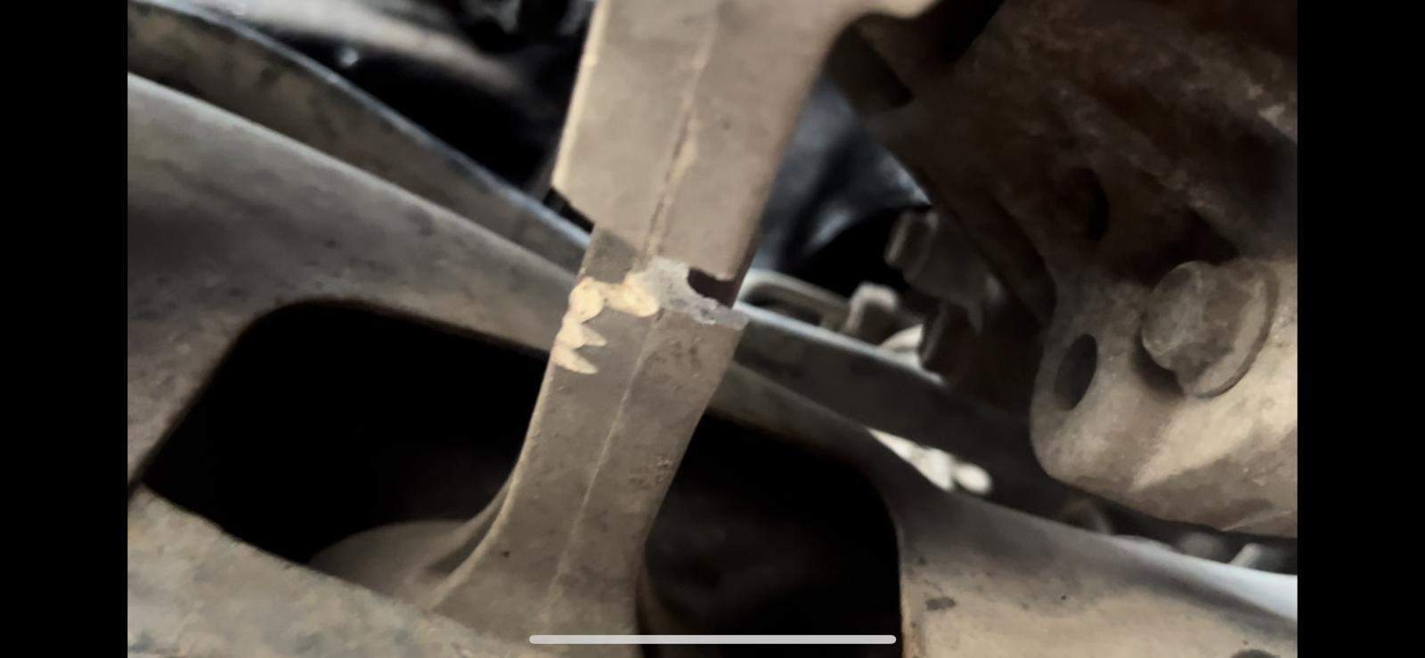 Was ist da gerissen im motorraum? (Motor, Werkstatt, Getriebe)