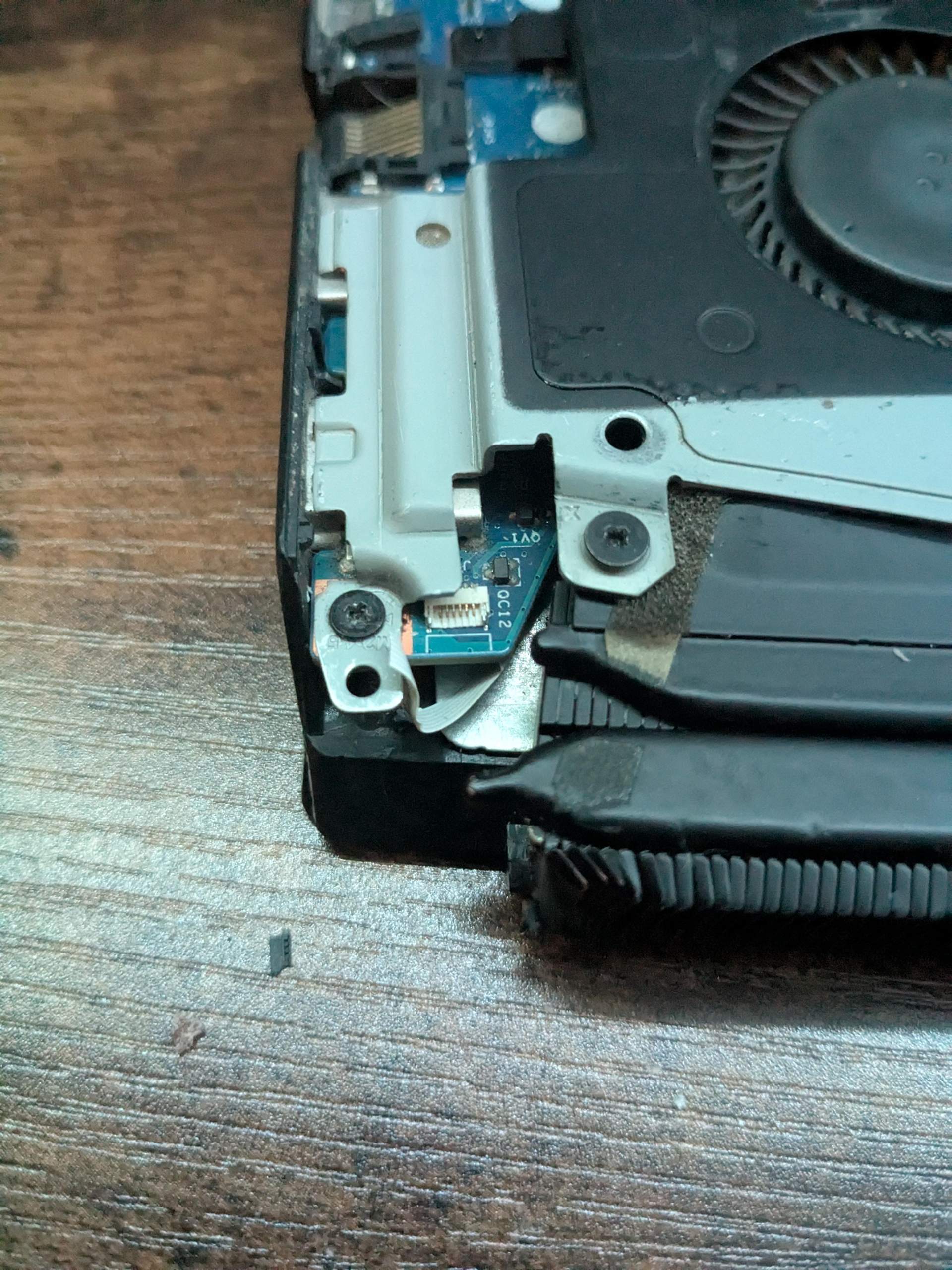 Was ist da kaputt (Was genau ist das, Laptop geht nicht mehr an)? (PC