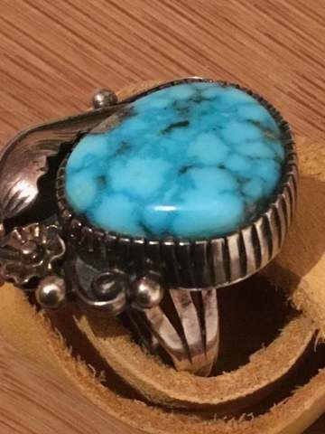 Was ist das für ein außergewöhnlicher Stein im Sterlingsilber Ring? Wenn vielleicht Türkis, was für einer?
