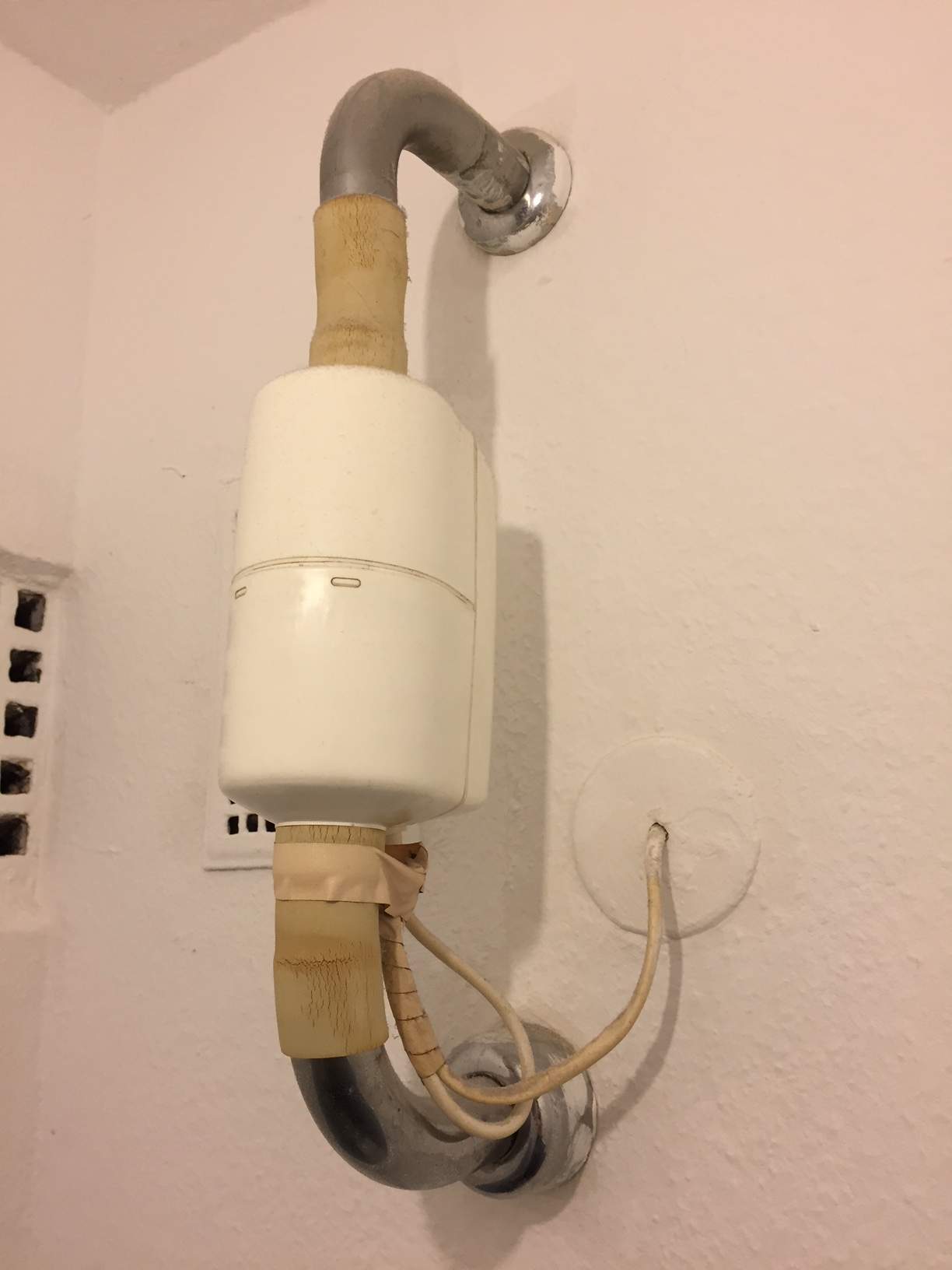 Was ist das für ein Gerät in unserem Badezimmer? (Wasser, Haushalt