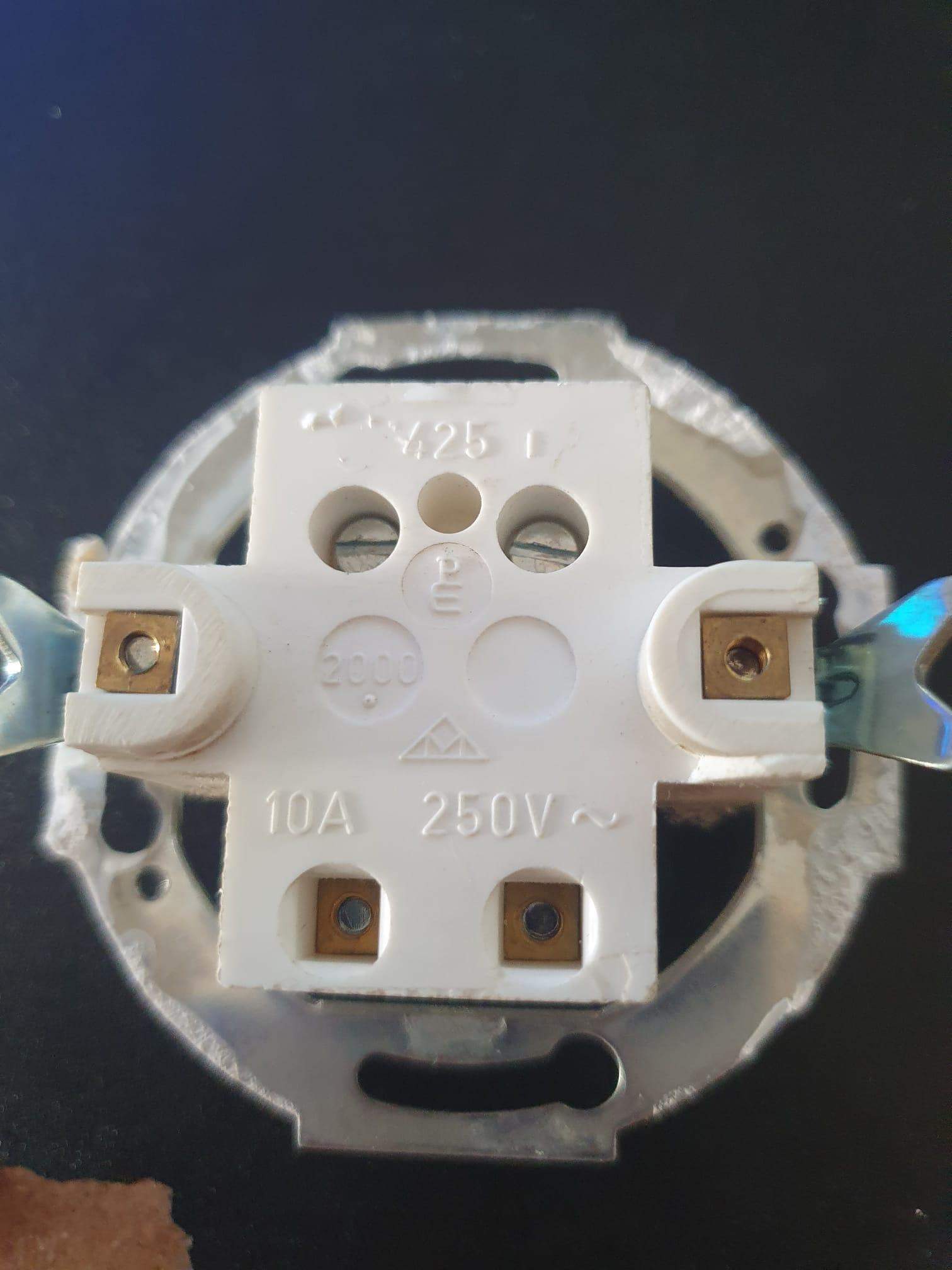 Schalter Am Computer Mit 5 Buchstaben Was ist das für ein Schalter? (Computer, Schule, Technik)