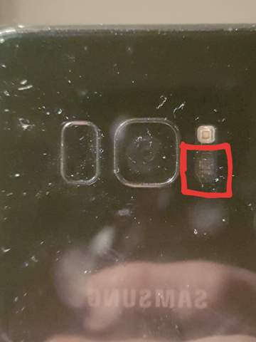 Was ist das für ein Sensor neben der Kamera bei meinem Handy?