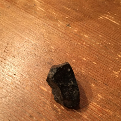 Schwarzer Stein - (Steine, Mineralien, Fund)