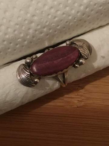 Was ist das für ein Stein in diesem Ring aus Sterlingsilber? Und was bedeutet MS + Stern? Wer ist der Hersteller?