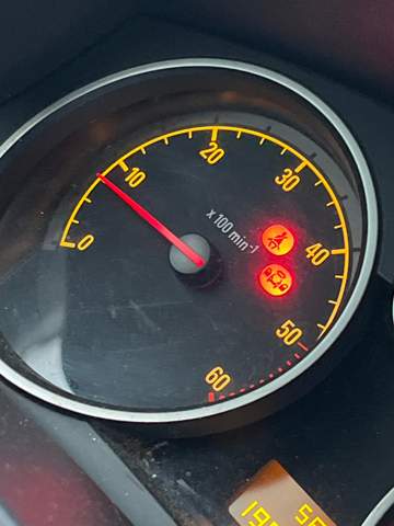 Was ist das für ein Zeichen das zweite von rechts mit dem Auto Zeichen ...